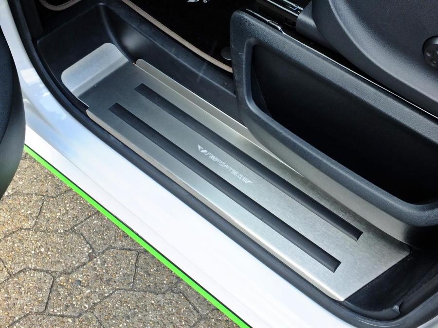 Детали интерьера Mercedes-Benz V250 by Hartmann Tuning 2015 года  (фото 13 из 14)